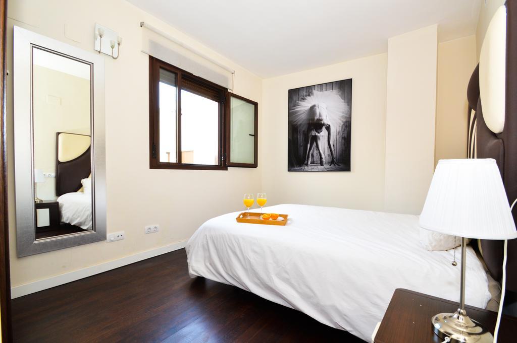 The Zentral Museo Appartement Sevilla Buitenkant foto